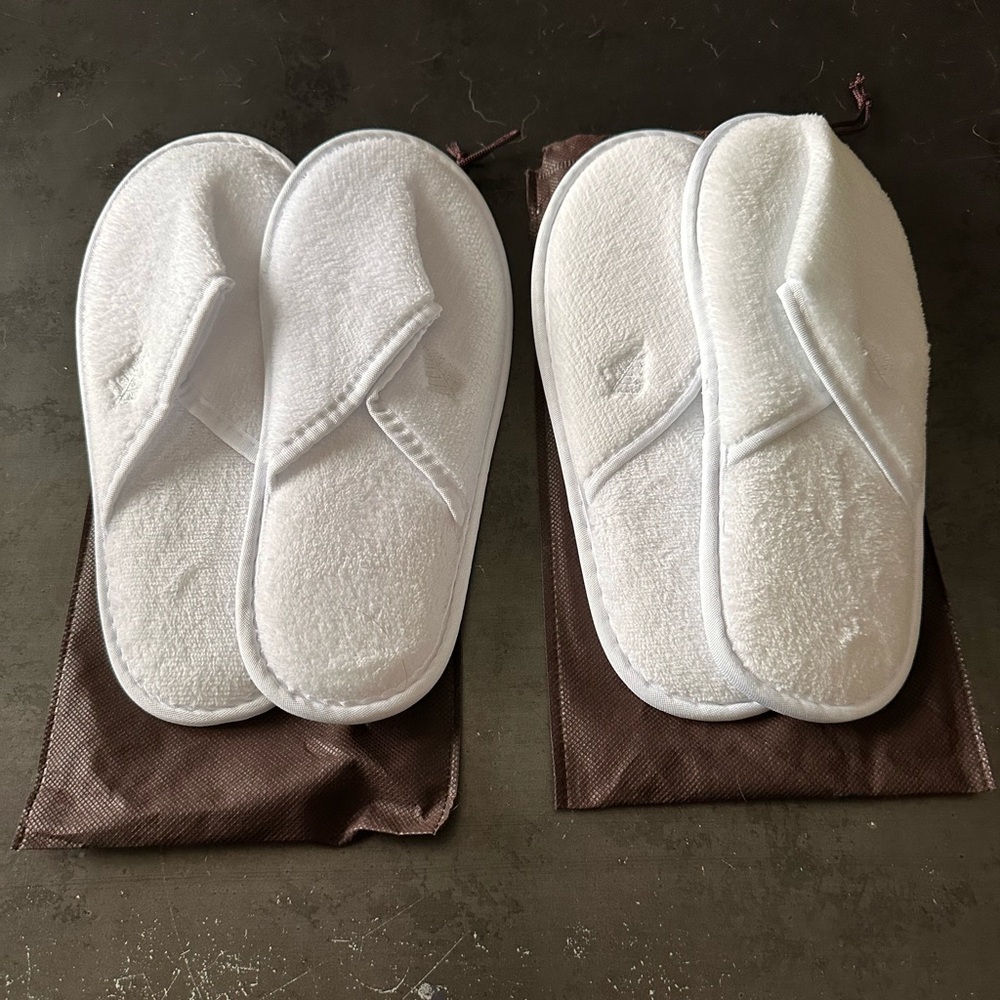 2 Pair Unused Brand New Four Seasons Hotel Slippers
Sz Large